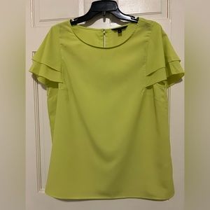 Banana Republic Women’s Lime Green Short Sleeve Blouse in a size L.